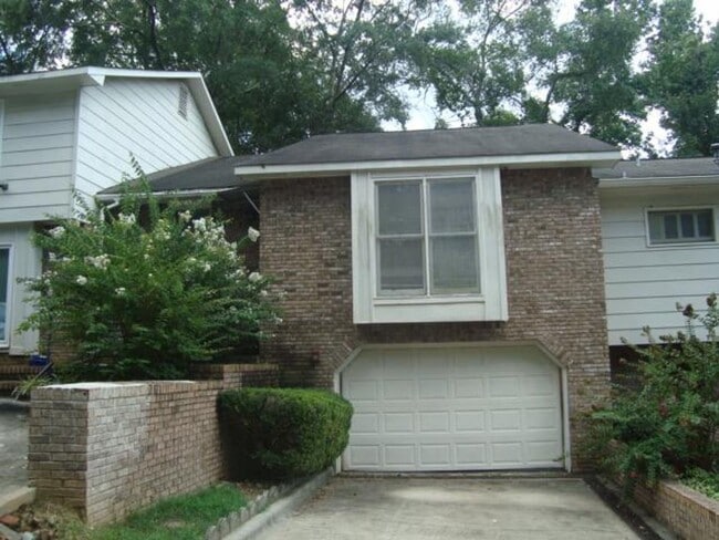 Building Photo - Three bedroom/2bathroom Condo available fo...