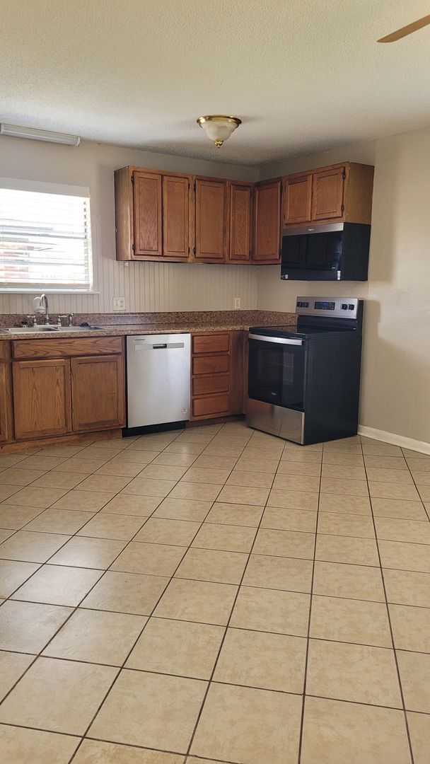 Photo - Charming 3 bed, 2 bath