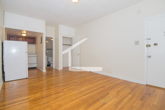 Building Photo - No fee!  The perfect studio with heat and hot water included in the heart of Allston!  Laundry ar...