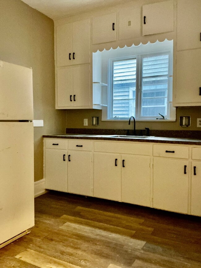 Photo - Spacious one-bedroom apartment located on Hazelwood in Rochester, NY. Unidad Down