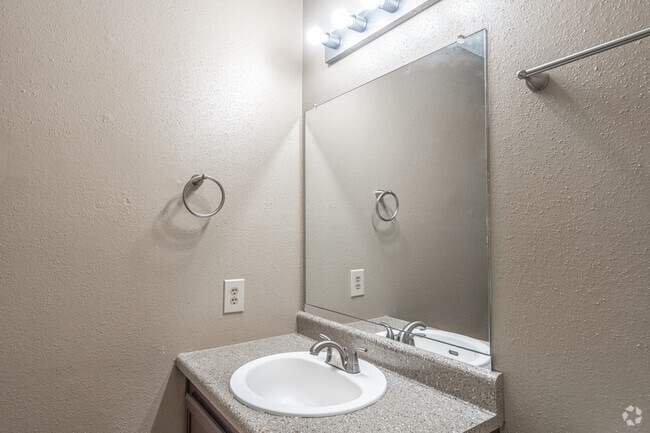 2BR, 2BA - 950SF