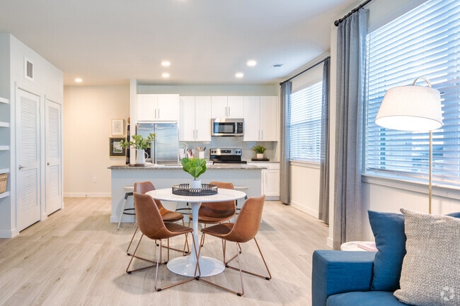 1BR, 1BA - 786SF