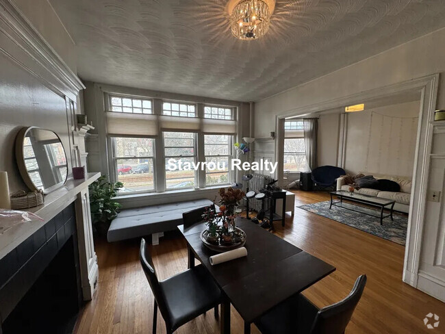 Building Photo - 1681 Beacon St Unit 1 Rental
