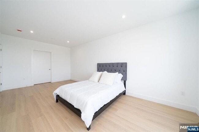 Photo - 3309 Liberty Ave Unit 204