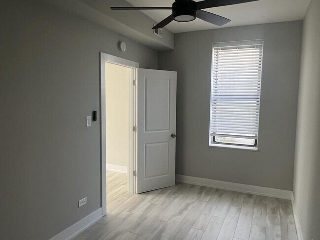 Photo - 1007 N California Ave Unit 1007 N California