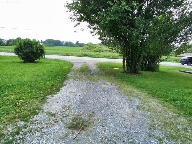 Photo - 2237 New Holland Pike Unidad B
