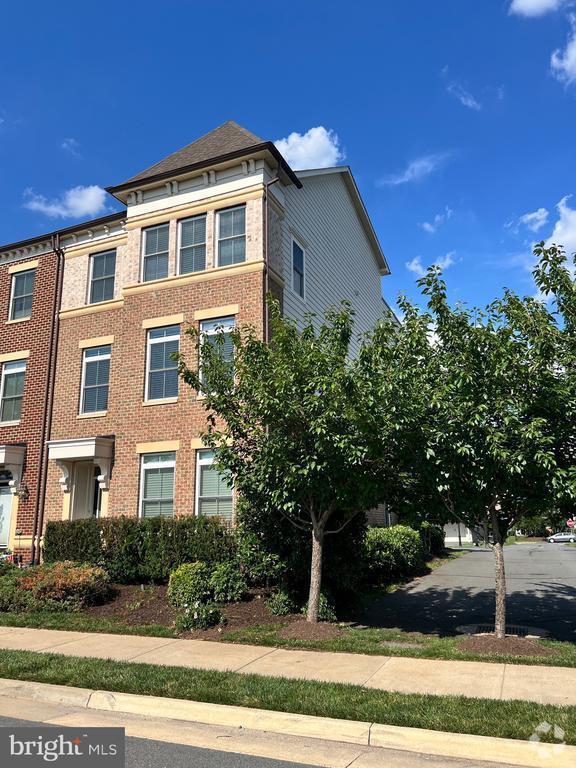 Building Photo - 20730 Exchange St Rental