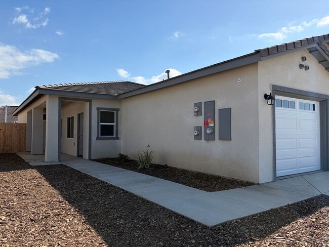 Building Photo - 6003 Cougar Trl Unit A