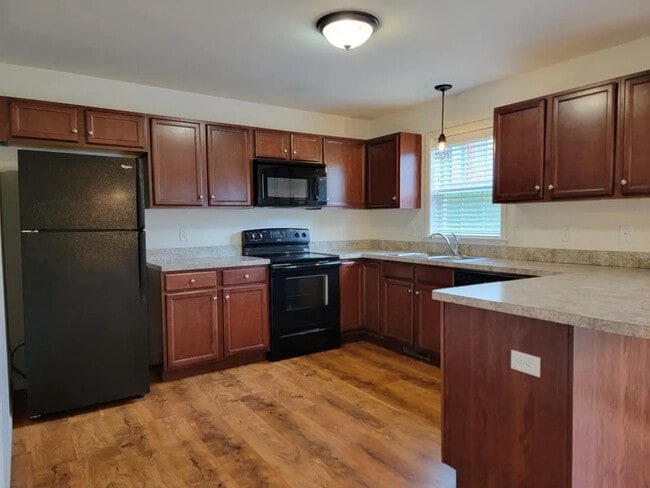 Photo - 639 Winding Ln