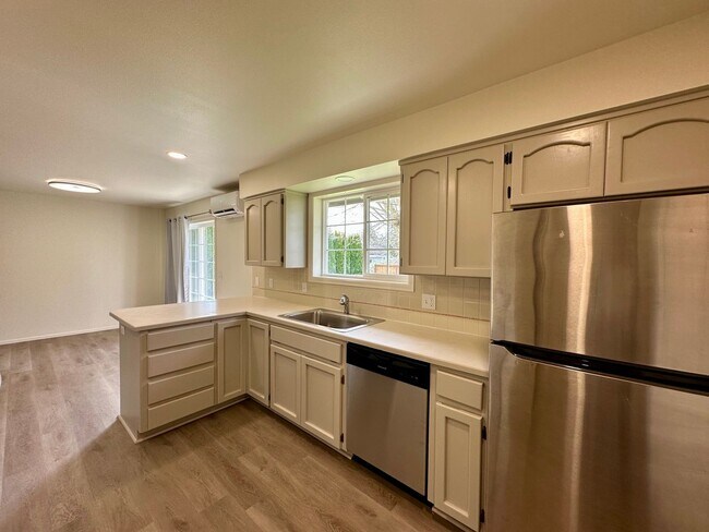 Photo - 905 Nooksack Rd