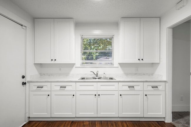 Photo - 904 Mansfield St