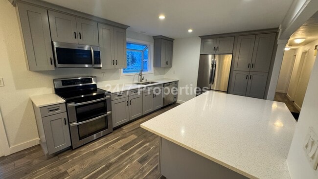 Photo - Spacious 4 Bedroom Home in Oregon City! - RV/Boat/Trailer Parking