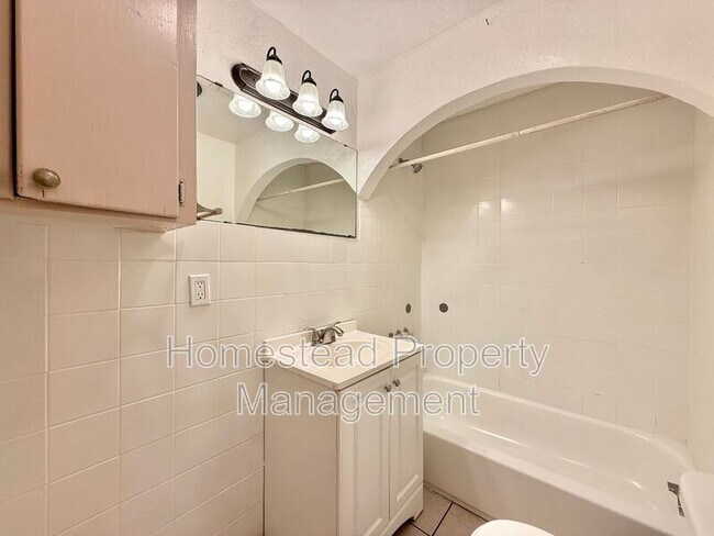 Photo - 800 SW 28th St