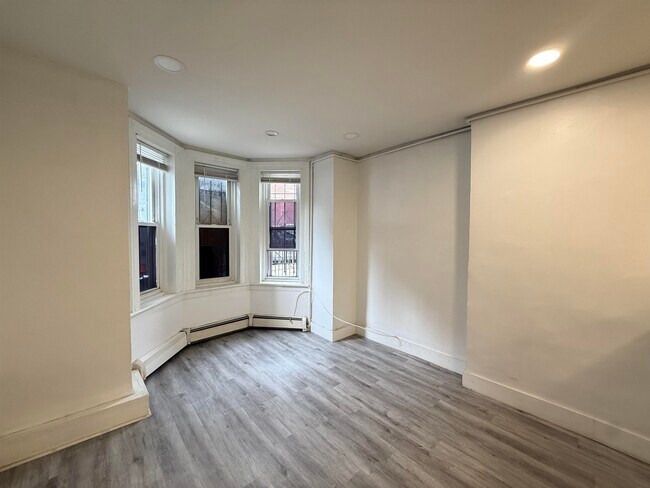 270 1/2 Summit Ave