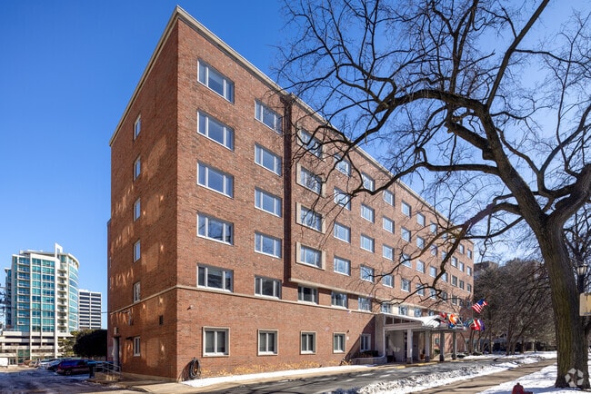 1555 Oak Ave