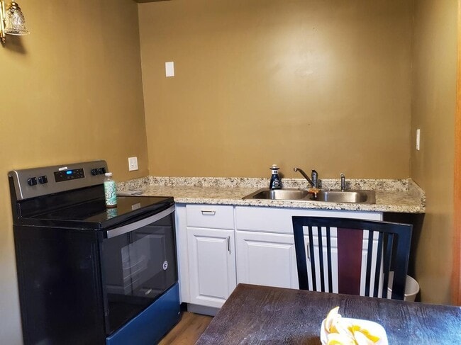 Photo - 930 Emerald St Unidad 2B