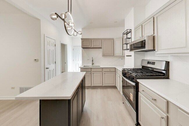 Photo - 912 N Ashland Ave Unit 3C