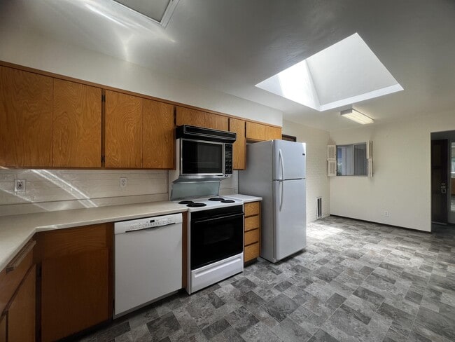 Building Photo - 2808 Harrison Ave Rental