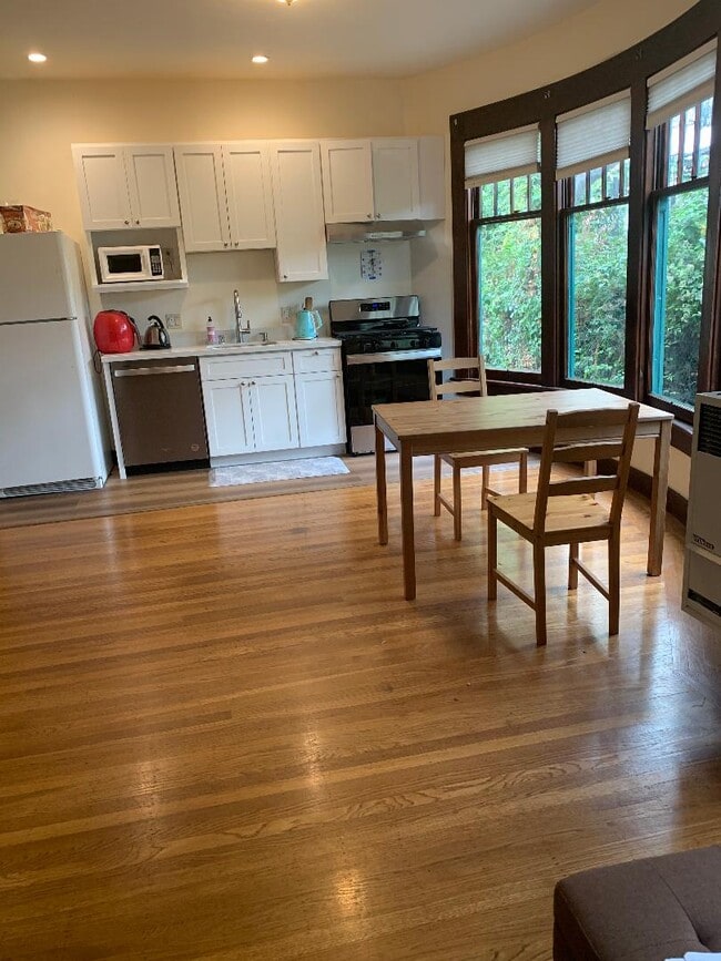 Photo - 2739 Dwight Way Unit B