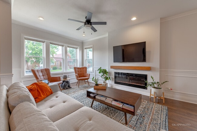 Photo - 3913 W 57th Pl