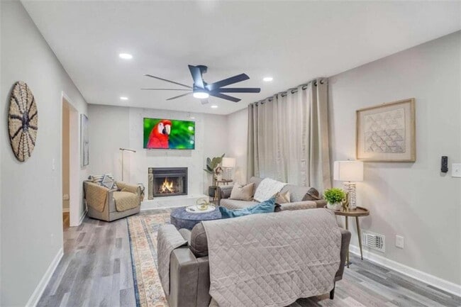 Photo - 6340 McCollum Ln