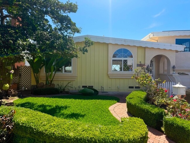 4421 Orchard Ave
