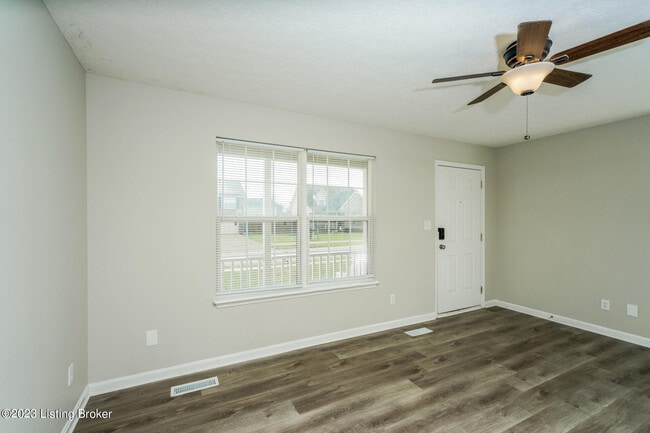 Photo - 651 Oak Grove Blvd