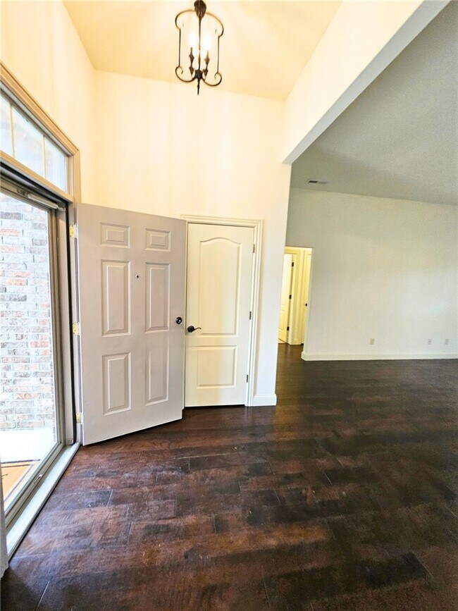 Photo - 1300 SW Willowbend Ave