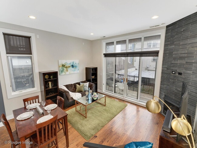 Photo - 1543 N Bosworth Ave Unit 2