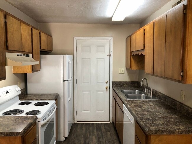 Photo - Downstairs unit off Mahan avail NOW! Unit B