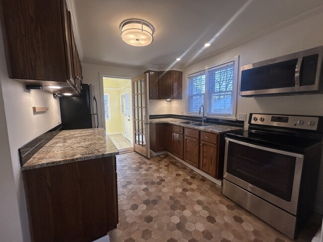 Photo - 25 Putnam Ave