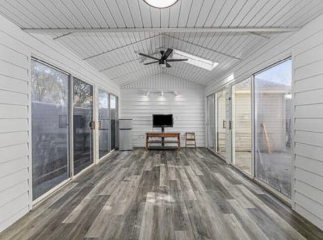 Photo - 400 Killarney Dr