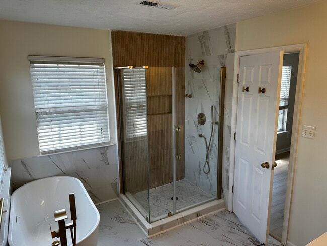 Master bathroom - 4675 Harrier Way