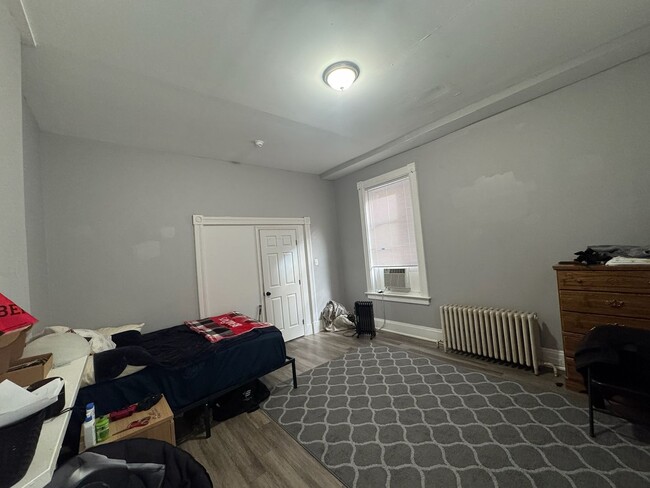 Photo - 7 bedroom/ 3bath Mins. from UC + Med Campu...