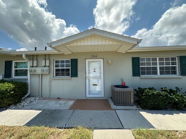 Building Photo - Perfect 2/2 Sarasota villa plus screened l... Rental