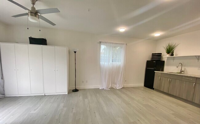 Photo - 3711 Veteran Ave Unit Palms Studio Duplex