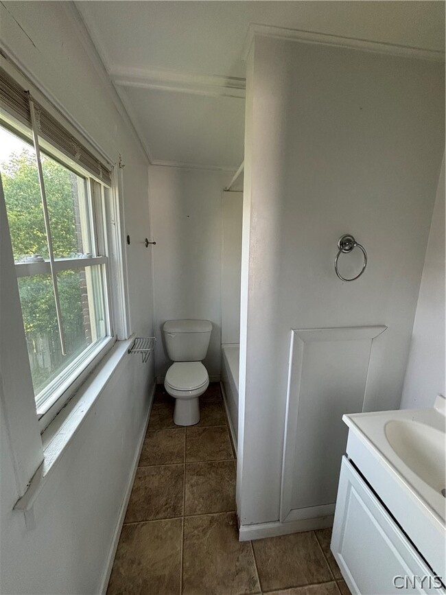 Photo - 616 Mundy St