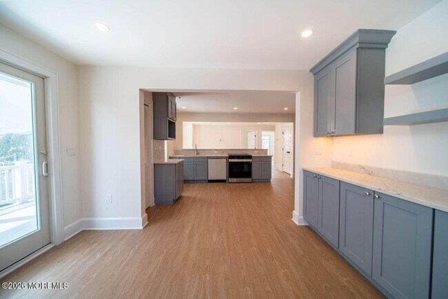 1125 E Ocean Ave Unit 2b