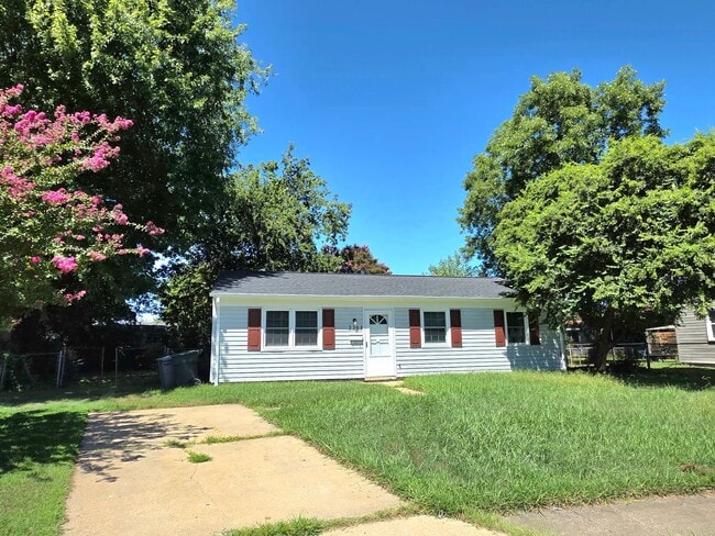 Building Photo - Move In Ready 3 Bedroom Ranch! Rental