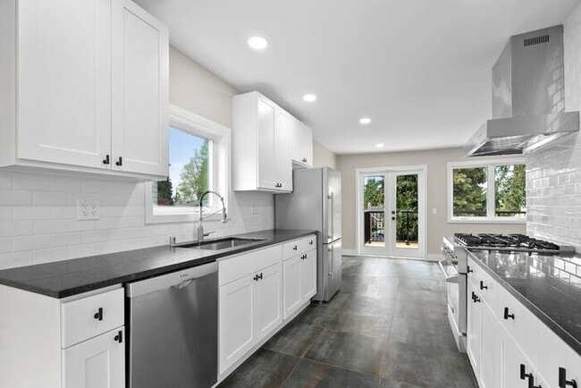 Photo - Gorgeous Remodeled West Seattle Craftsman w/ Air Conditioning