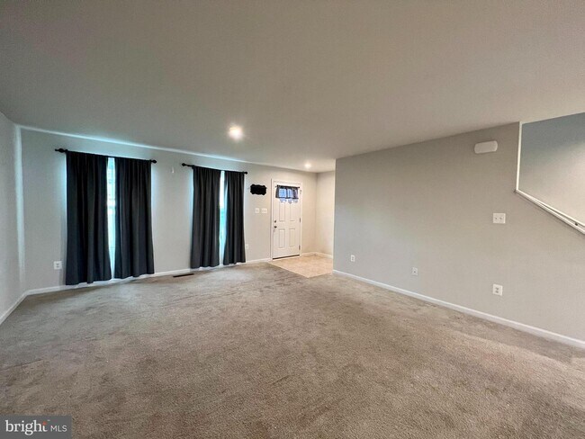 Photo - 255 Severna Pkwy