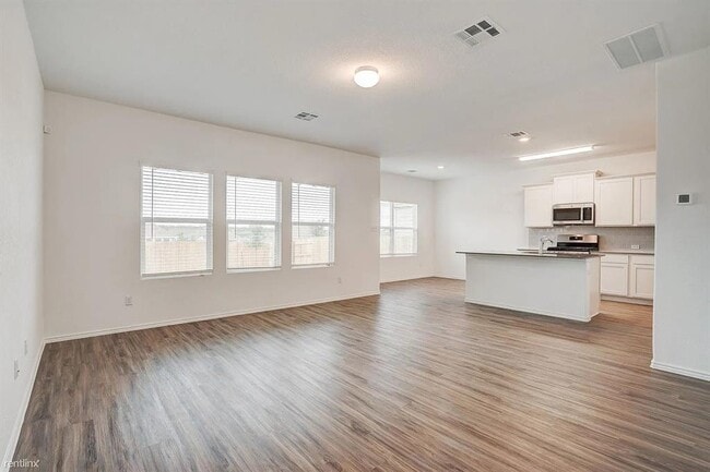 Photo - 209 Majestic Cedar Dr