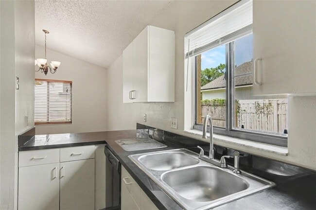 Photo - 1061 Manigan Ave