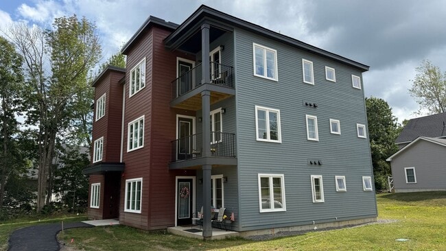8 Normand Ct