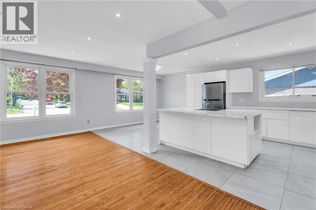 Photo - 1528 Limberlost Rd