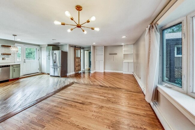 Photo - 129 E 55th St