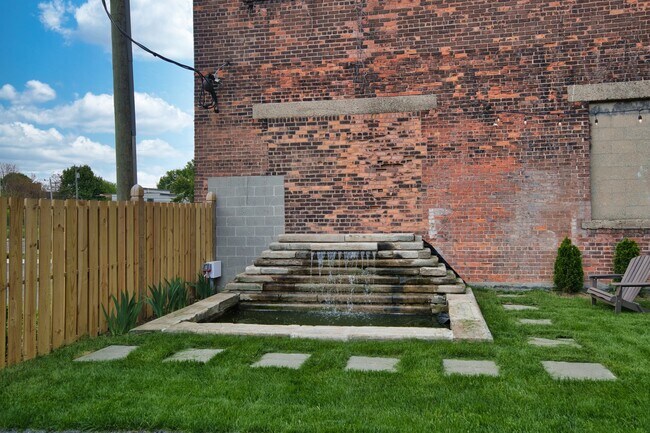 Photo - 701 W Canfield St Unit 1