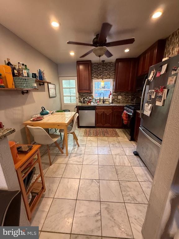 Photo - 740 St Albans St