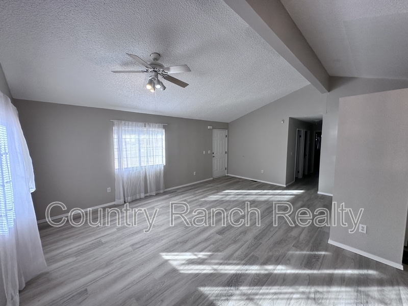Photo - 1631 De Angelis Ave