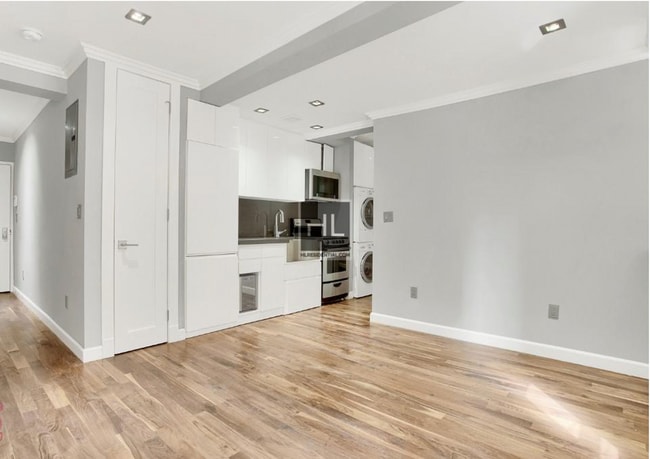 Photo - East 105th Street Unidad 10